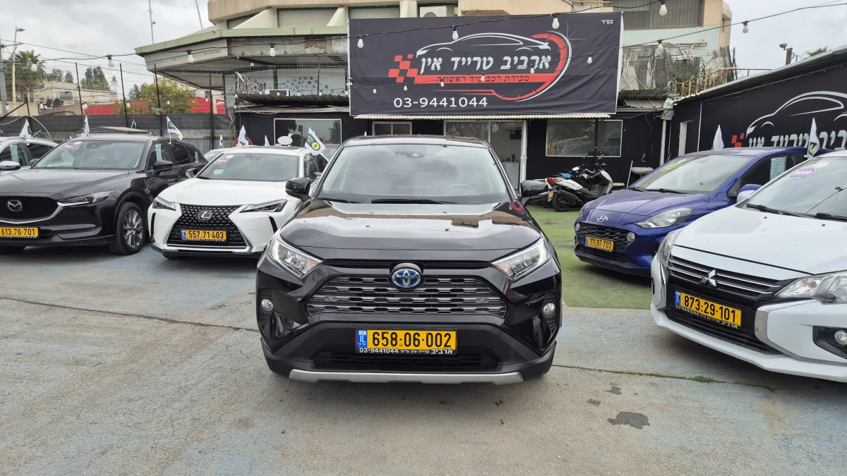 טויוטה RAV-4 2021